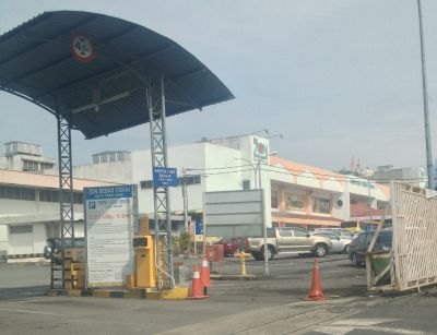 pintu masuk ke Kompleks Bebas Cukai Bukit Kayu Hitam