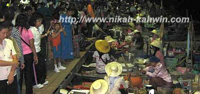 pasar terapung di Khlonghae antara Hat Yai dan Songkhla